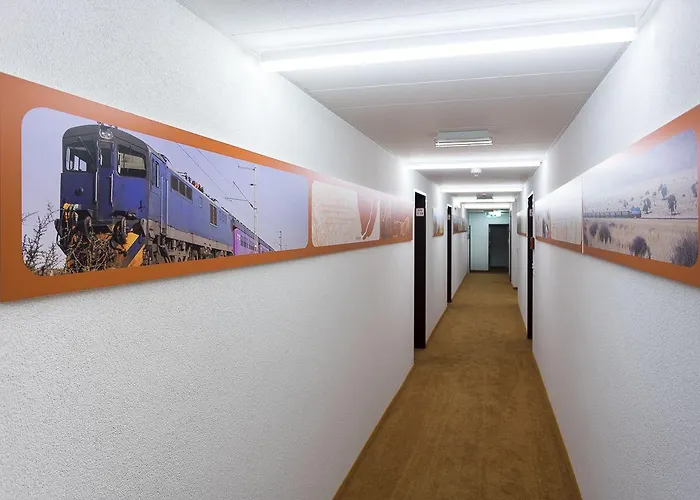 زور بوست فندق 3*