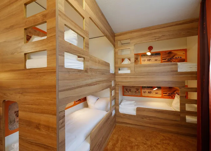 زور بوست فندق