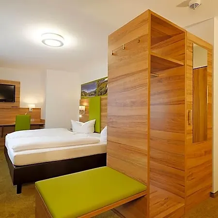 Zur Post Hotel 3*